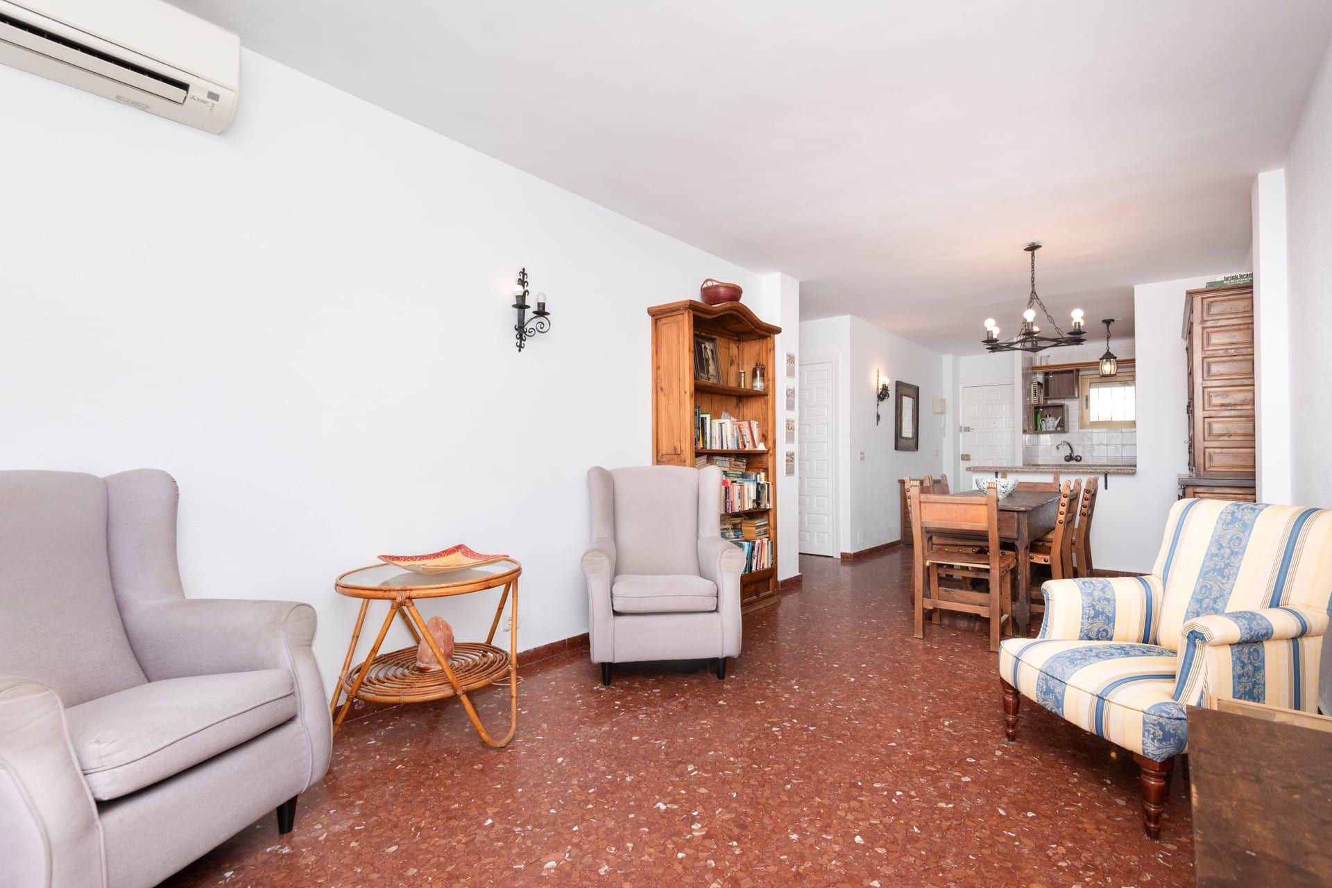 Casa Kevin living and dining area