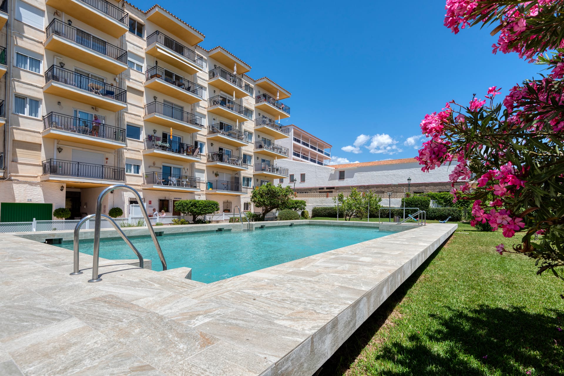 Edificio Acapulco communal pool